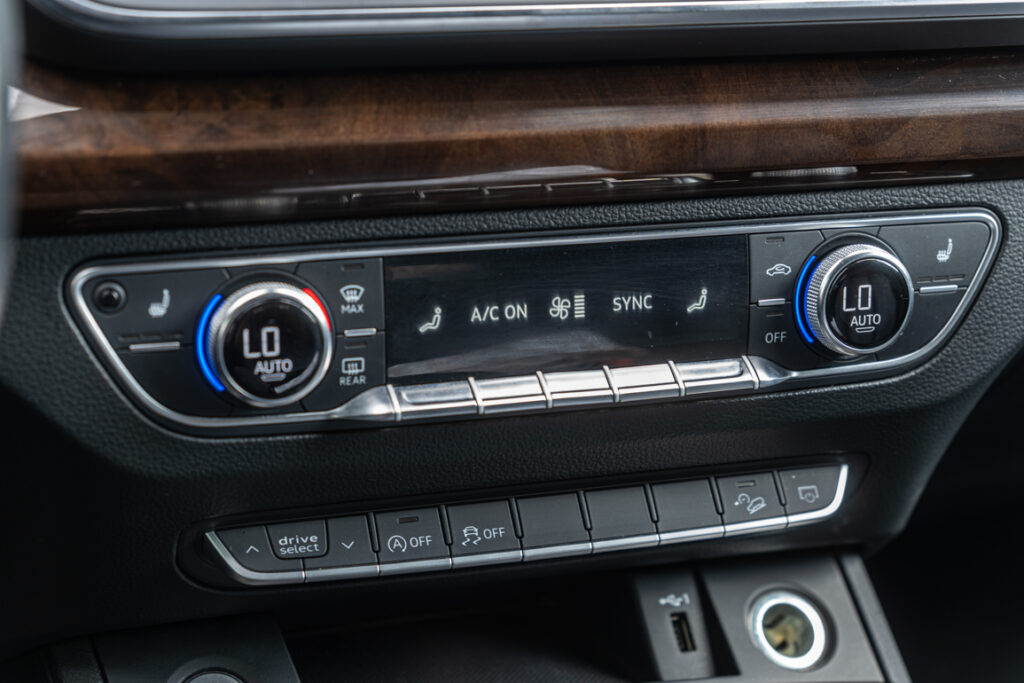 2019 Audi Q5 dashboard